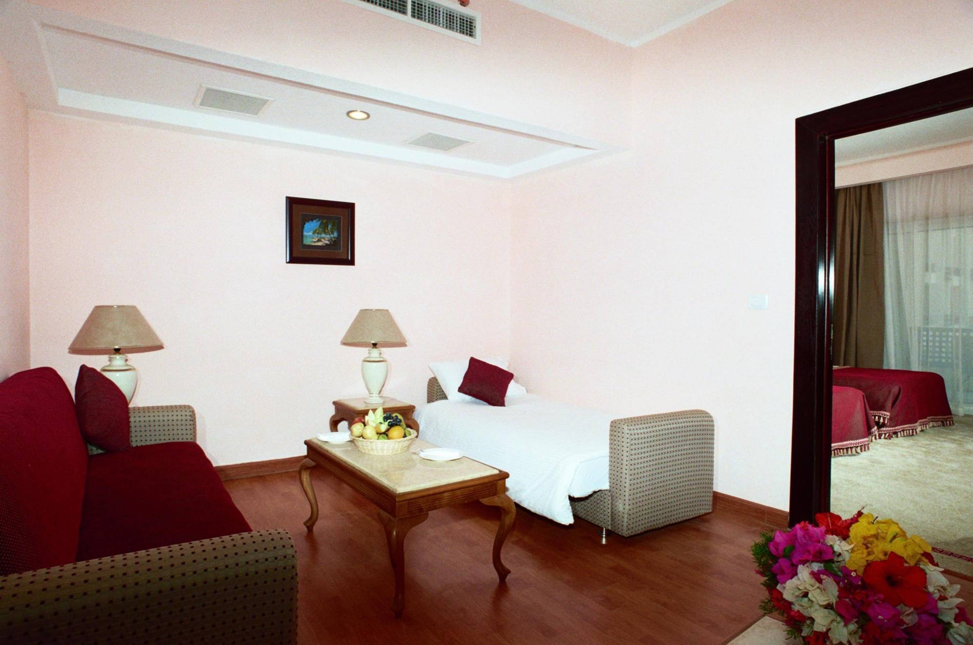 Golden 5 Sapphire Suites Hotel Hurghada Exterior photo